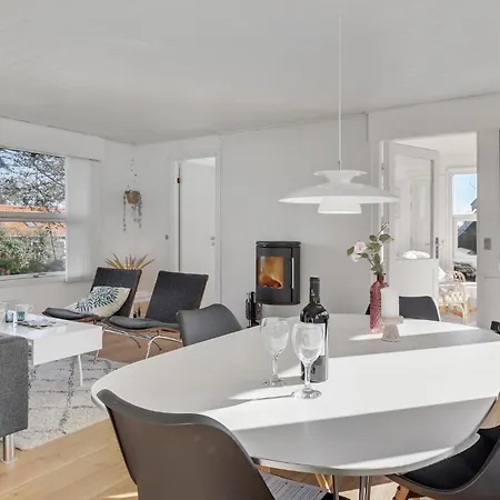 Kalleholled Denm * Gudhjem